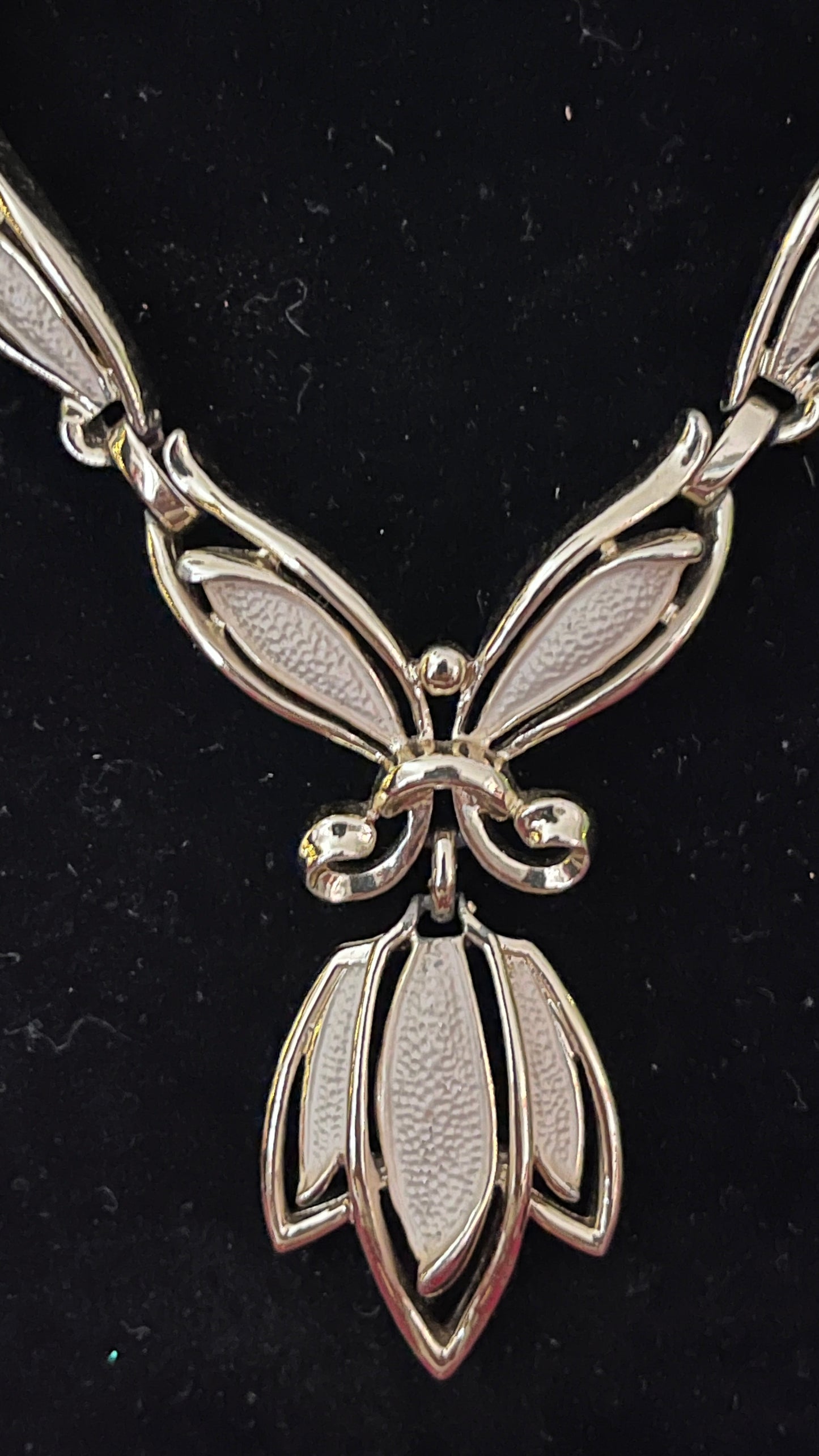 Sarah Coventry Gold Tone & White Enamel Tulip Flower Necklace